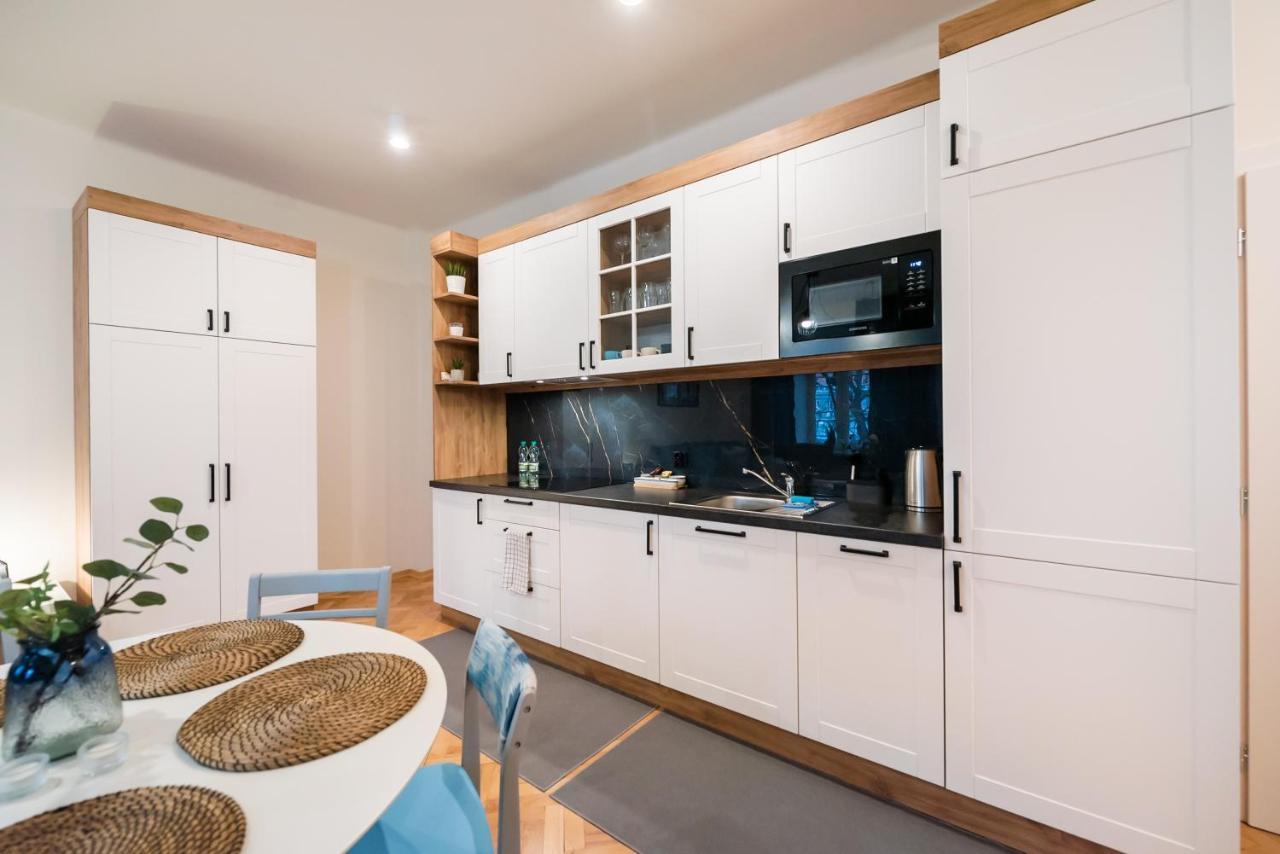 Old Town Eclectic Apartment For 6 People วอร์ซอ ภายนอก รูปภาพ